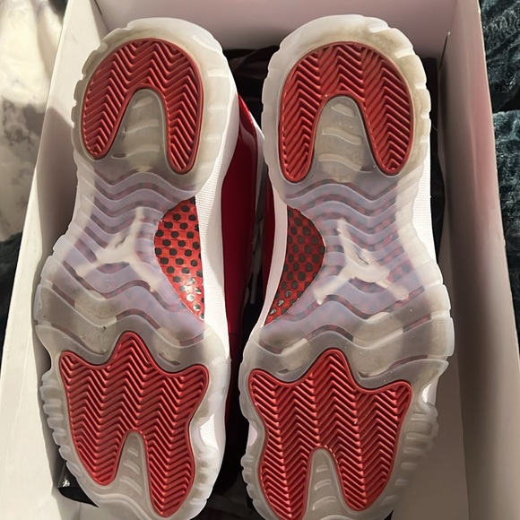 Jordan 11 cherry - Picture 3 of 4